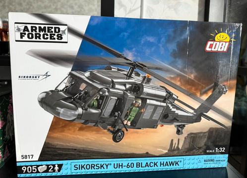 Armed Forces 905-Piece Sikorsky UH-60 Black 5817, Hobby en Vrije tijd, Modelbouw | Vliegtuigen en Helikopters, Nieuw, Helikopter