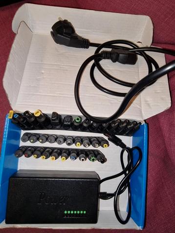 Universele (laptop) adapter beschikbaar voor biedingen