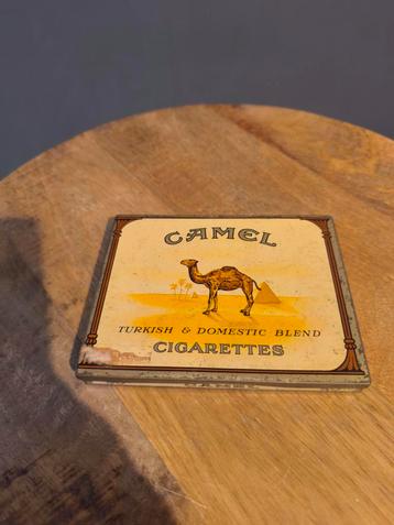 Vintage Camel Sigaretten Blik beschikbaar voor biedingen