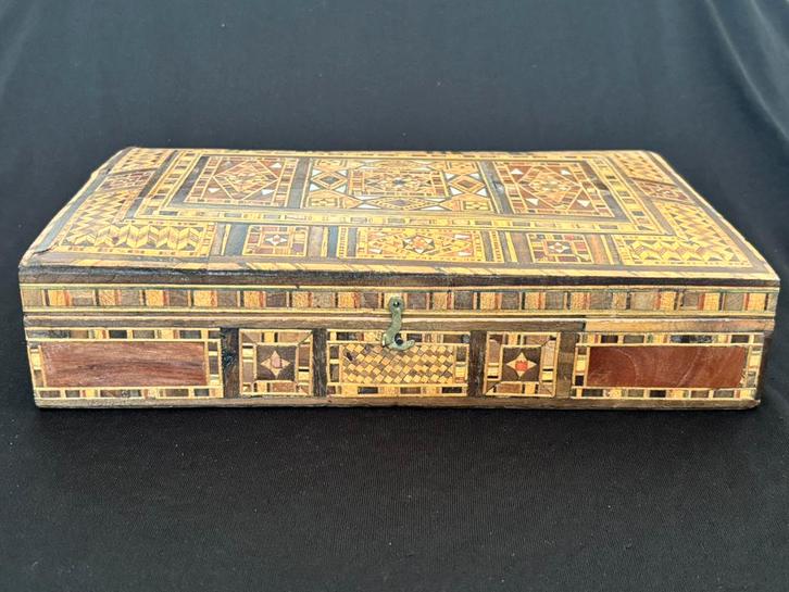 In oude staat zijnde houten Syrische ingelegde kist, Antiek en Kunst, Kunst | Niet-Westerse kunst, Ophalen of Verzenden