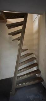 Goudkleurige Stalen Wenteltrap, 240/250 hoog, Doe-het-zelf en Verbouw, Ladders en Trappen, Ophalen, Gebruikt, Trap, 2 tot 4 meter