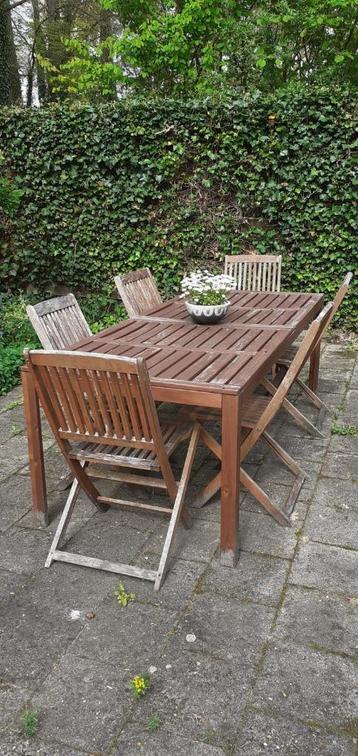 Houten tuinset beschikbaar voor biedingen