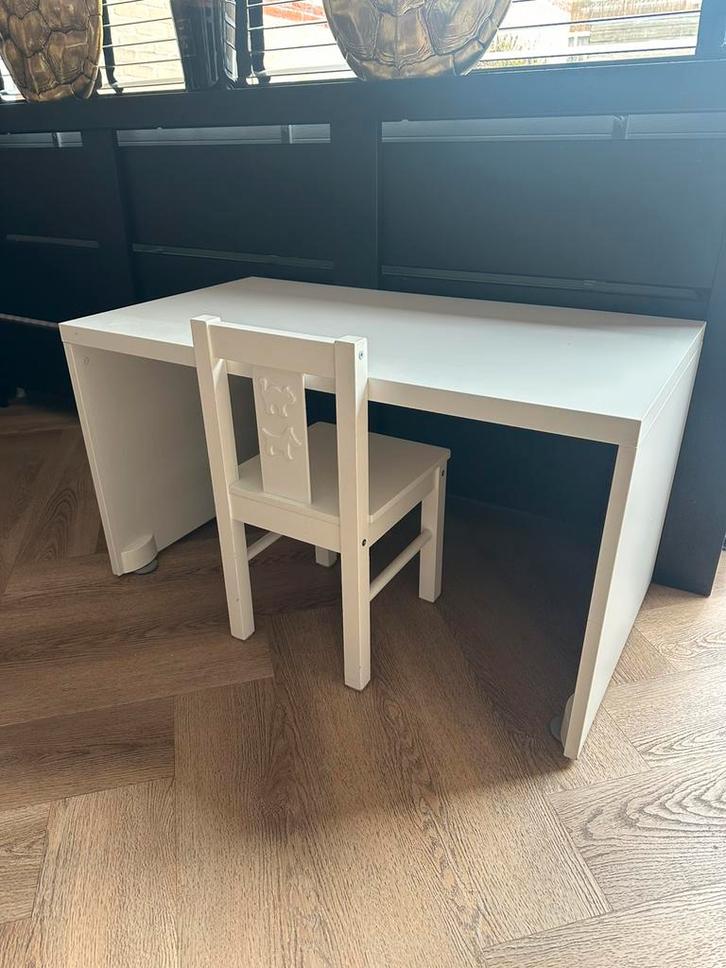 1x SMÅSTAD tafel/bureau met stoel, Kinderen en Baby's, Kinderkamer | Tafels en Stoelen, Zo goed als nieuw, Tafel(s) en Stoel(en)