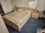 Bed met bijpassende kledingkast., Ophalen, Gebruikt, Tweepersoons