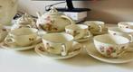 Bloemetjes thee servies, Huis en Inrichting, Keuken | Servies, Ophalen, Zo goed als nieuw, Overige stijlen, Kop(pen) en/of Schotel(s)