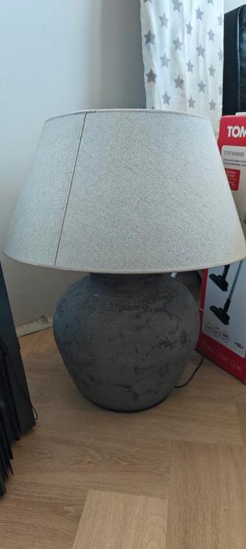 Kruiklamp / tafellamp betonlook (zware poot!) beschikbaar voor biedingen