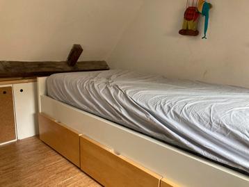 Bed 200x90 (matras) met 3 lades. beschikbaar voor biedingen