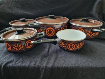 Vintage pannen set beschikbaar voor biedingen