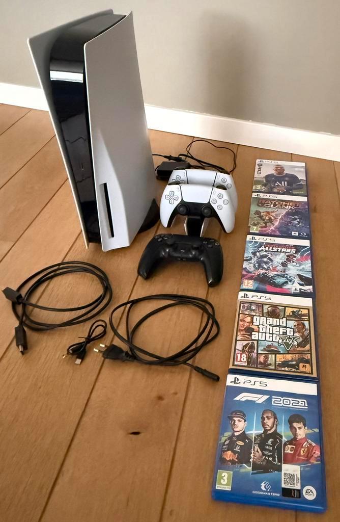 PS5 Disc Edition (667GB)+3 DualSense controllers+5 games, Spelcomputers en Games, Spelcomputers | Sony PlayStation 5, Zo goed als nieuw