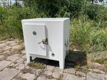 Antieke Ijskast beschikbaar voor biedingen