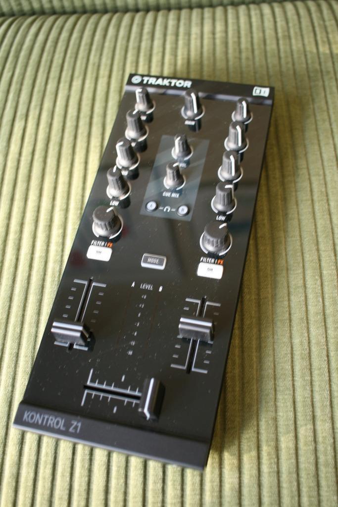 Native Instruments Traktor Kontrol Z1, Audio, Tv en Foto, Professionele Audio-, Tv- en Video-apparatuur, Zo goed als nieuw, Audio