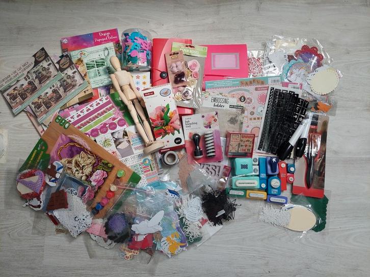 Groot knutselpakket, kaarten maken, ponsen, stansjes, papier, Hobby en Vrije tijd, Knutselen, Zo goed als nieuw, Ophalen