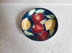 Bord 11 cm. Appel en Citroen Vic's Handpainted, Ophalen of Verzenden, Zo goed als nieuw, Bord(en), Overige stijlen