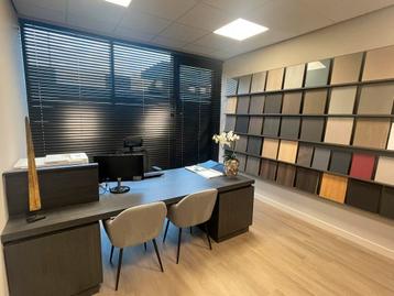 Kantoor inrichring sample wand in drie delen beschikbaar voor biedingen