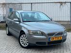 Volvo V50 2.4 140PK Geartronic 2005 Grijs AUT. Nieuwe APK, Auto's, 1378 kg, 74 €/maand, Zwart, 700 kg