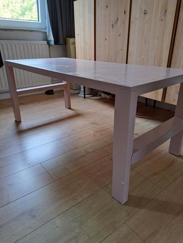 Gratis ikea kinderbureau beschikbaar voor biedingen