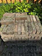 Gratis beton klinkers / waaltjes ongeveer 20-25 m², Tuin en Terras, Tegels en Klinkers, Ophalen, Gebruikt, Klinkers, 10 m² of meer