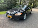 Volvo V70 2.0T Autom. / 203Pk / 2011 / 99Dkm!! / dealer auto, Auto's, Volvo, 1800 kg, 4 cilinders, Zwart, 1558 kg