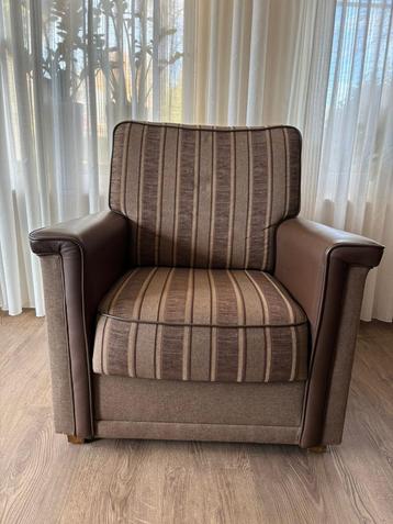 fauteuil met bruine bekleding, armleuning leer, ZGAN beschikbaar voor biedingen