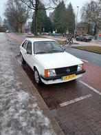 te koop opel d kadett 1.3n automaat , belastingvrij, Auto's, Oldtimers, Bruin, Opel, 1300 cc, Hatchback