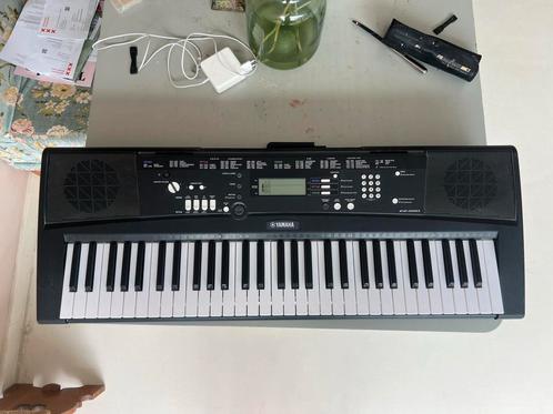 Yamaha keyboard EZ-220, Muziek en Instrumenten, Keyboards, Zo goed als nieuw, 61 toetsen, Yamaha, Aanslaggevoelig, Ophalen of Verzenden