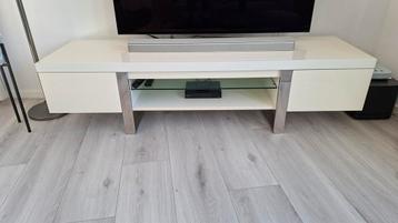 Vintage tv meubel beschikbaar voor biedingen