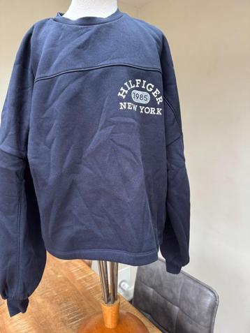 TOMMY HILFIGER wijde sweater blauw zeer netjes maat 176 DN beschikbaar voor biedingen