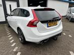 Volvo V60 1.6 T3 R-Design /Nieuwe apk bij aflevering/Lm velg, Auto's, Volvo, Voorwielaandrijving, 4 cilinders, Leder en Stof, Wit