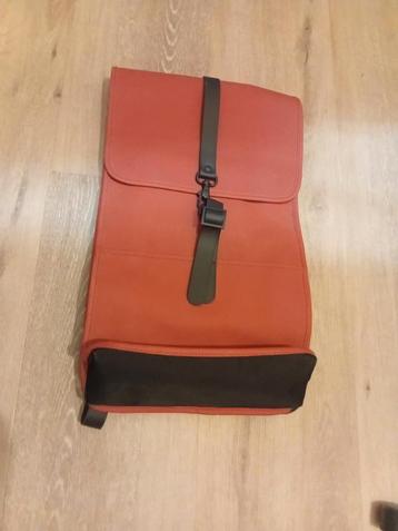 Rains Backpack W3 – Oranje – Waterdicht & stijlvol beschikbaar voor biedingen