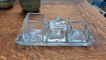 Peper-en zoutstel en mosterdpotje, glas/kristal beschikbaar voor biedingen