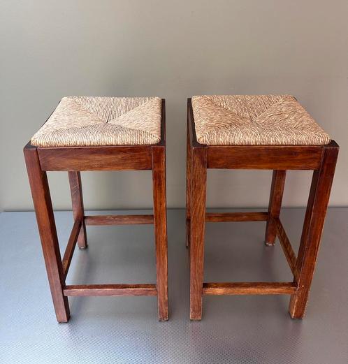 2 houten vintage barkrukken met rotan zitting, Huis en Inrichting, Barkrukken, Gebruikt, 60 tot 90 cm, Hout, 2 krukken, Ophalen