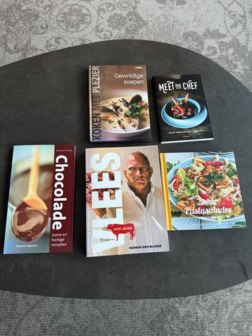 Diverse kookboeken beschikbaar voor biedingen