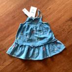 ZARA NIEUW spijkerovergooier / jurk met borduursels maat 80, Kinderen en Baby's, Babykleding | Maat 80, Nieuw, Jurkje of Rokje