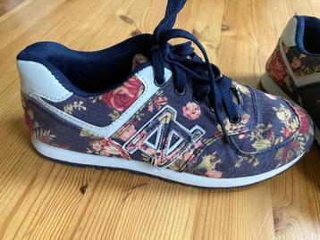 Sneackers maat 37-37.5 Blauw gebloemd, weinig gedragen beschikbaar voor biedingen