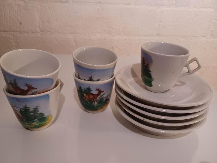 Vijf porceleinen expresskopjes  met wild afbeelding., Huis en Inrichting, Keuken | Servies, Gebruikt, Kop(pen) en/of Schotel(s)