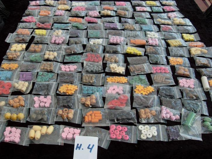 houten kralen in 150 zakjes, Hobby en Vrije tijd, Kralen en Sieraden maken, Nieuw, Kraal, Ophalen of Verzenden