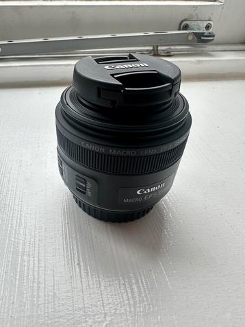 Canon EF-S 35mm f/2.8 Macro IS STM beschikbaar voor biedingen