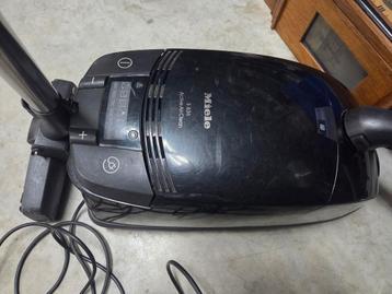 Miele S636 1600 watt stofzuiger  beschikbaar voor biedingen
