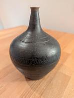Zwarte aardewerken vaas met geometrische patronen, Gebruikt, Zwart, Aardewerk of Porselein, Ophalen of Verzenden
