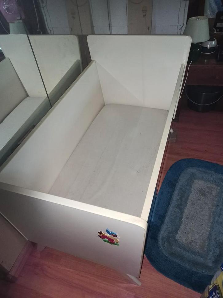 Vintage Ledikantje - Charmant en Uniek!, Kinderen en Baby's, Babywiegjes en Ledikanten, Gebruikt, Ledikant, Ophalen