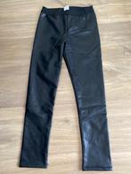 Zwarte legging HEMA nep leer 122-128, Kinderen en Baby's, Broek, Meisje, Ophalen of Verzenden, Zo goed als nieuw