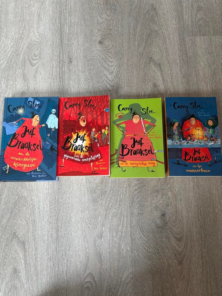 4 Juf Braaksel boeken (1 hardcover) - Carry Slee, Ophalen of Verzenden, Gelezen, Fictie algemeen