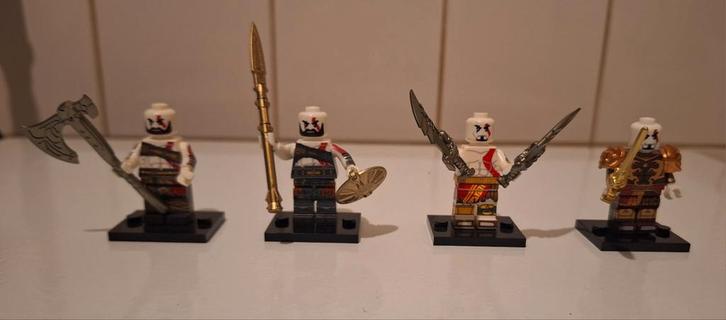 God of War mini figures Kratos 4x, Verzamelen, Poppetjes en Figuurtjes, Zo goed als nieuw, Ophalen of Verzenden