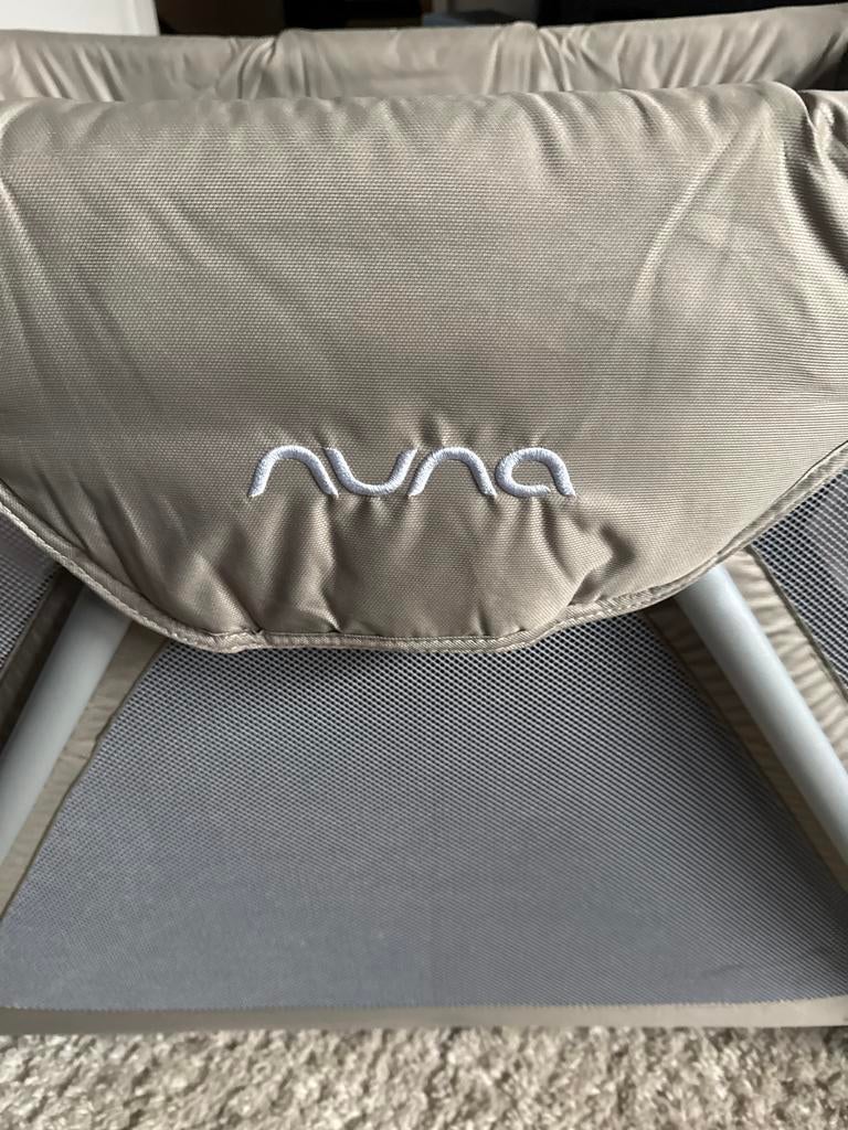 Nuna Sena logeerbed - Zo goed als nieuw met extra matras, Ophalen, Zo goed als nieuw, Rechthoekig
