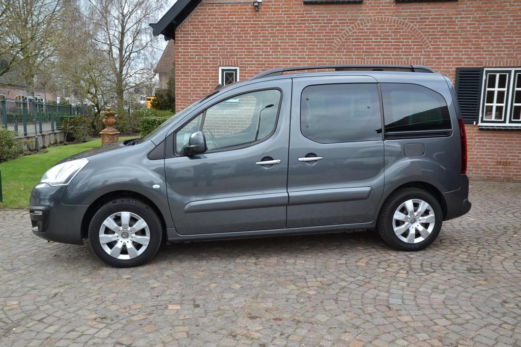 Citroen Berlingo 1.2 PureTech XTR - Airco - Navigatie+Camara, Auto's, Citroën, Voorwielaandrijving, Stof, Gebruikt, Zwart