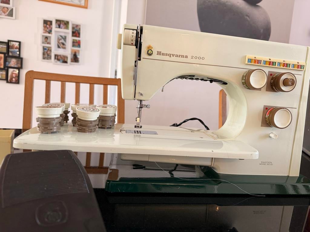 Husqvarna 2000 Naaimachine Model 6030 - Vintage en Compleet, Hobby en Vrije tijd, Naaimachines en Toebehoren, Ophalen, Gebruikt