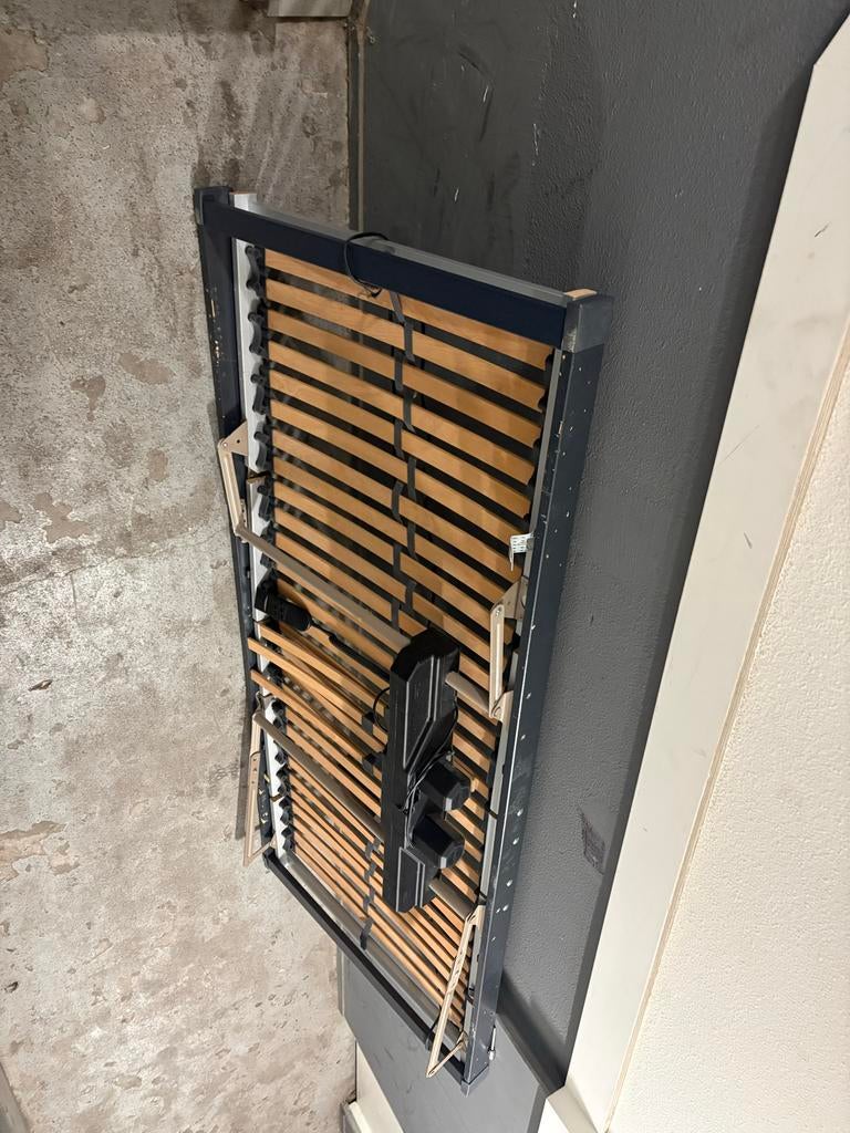 Elektrische lattenbodem 1-persoonsbed 90x200, Gebruikt, 90 cm, Eenpersoons, Ophalen of Verzenden