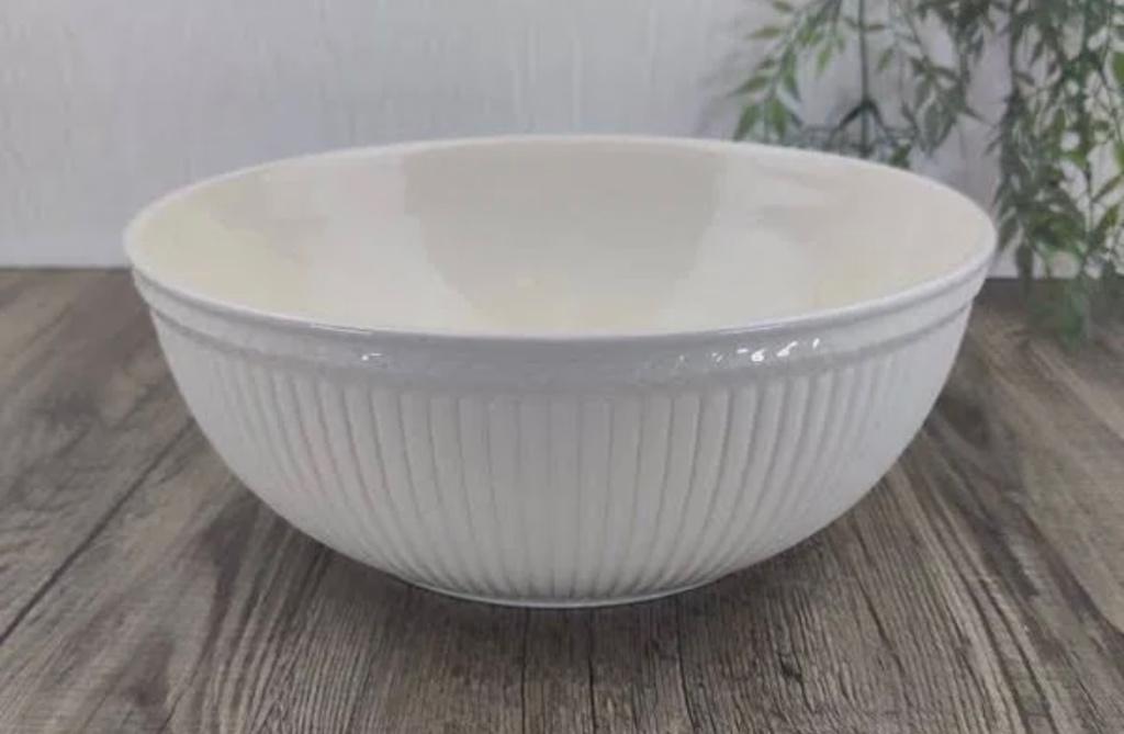 Wedgwood Edme Plain saladeschaal (25cm), Ophalen of Verzenden, Wedgwood, Aardewerk, Schaal of Schalen