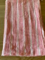 Zalmroze sjaal van Woolworths, Kleding | Dames, Mutsen, Sjaals en Handschoenen, Ophalen of Verzenden, Zo goed als nieuw, Maat 46/48 (XL) of groter