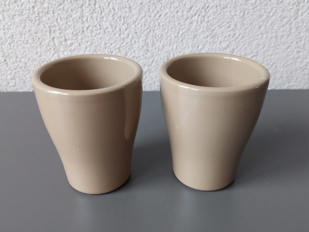 2 kleine decoratie potjes bloempje plantje taupe kleurig, Rond, Ophalen of Verzenden, Aardewerk, Binnen